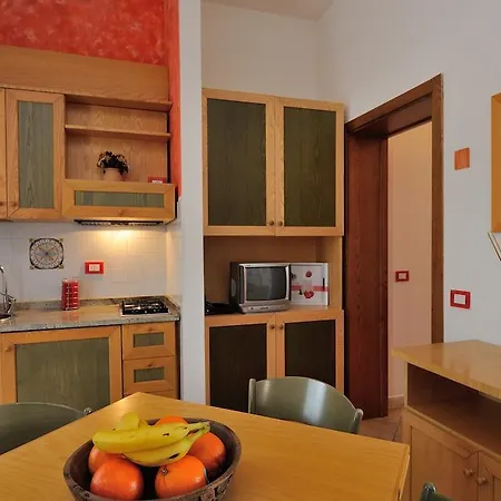 拉罗卡公寓 4* 马焦内